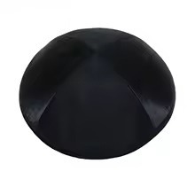 Czarna Satynowa Jarmułka– klasyczna elegancja i wygoda