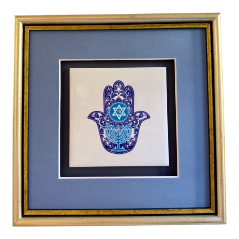 Kafel ceramiczny Hamsa z menorą i Gwiazdą Dawida obraz w ramie