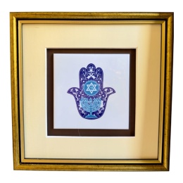 Kafel ceramiczny Hamsa z menorą i Gwiazdą Dawida obraz w złotej ramie